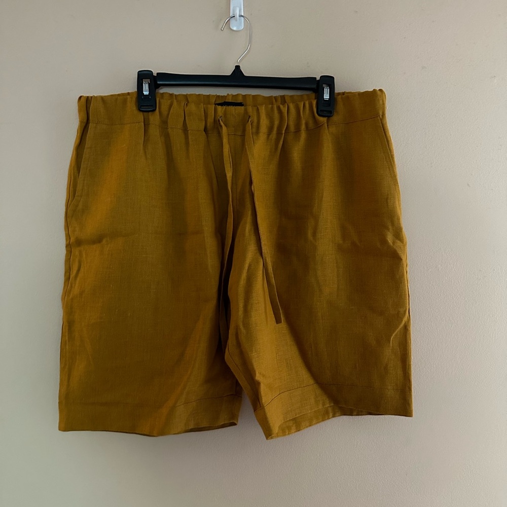 Men’s linen shorts, size large